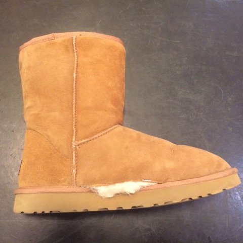 UGG ムートンブーツの破れ補修｜修理事例