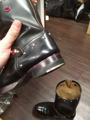 ブーツのかかとへヒールスチール取付｜修理事例