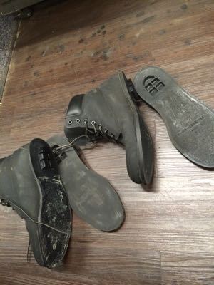 Timberland ブーツの剥がれた靴底を再接着｜修理事例