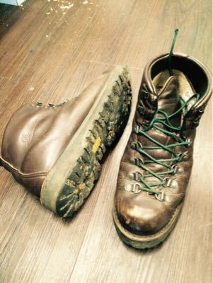 Danner マウンテンライトをVibram 1276でオールソール｜修理事例