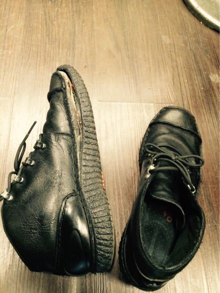 adidas スニーカーの靴底分解・再接着｜修理事例