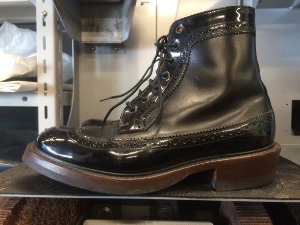 Tricker’s カントリーブーツのコバ仕上げ直し｜修理事例
