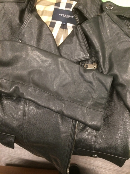 Burberry レザージャケットの破れ補修 2
