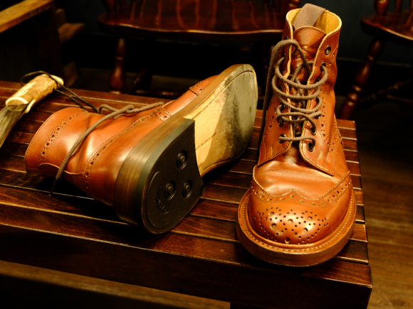 Tricker's レザーソールのヒールリフト交換 2