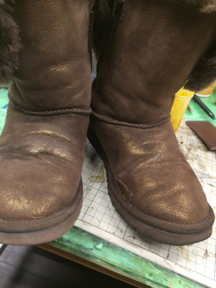UGG ムートンブーツの裂けを革当て補修 3