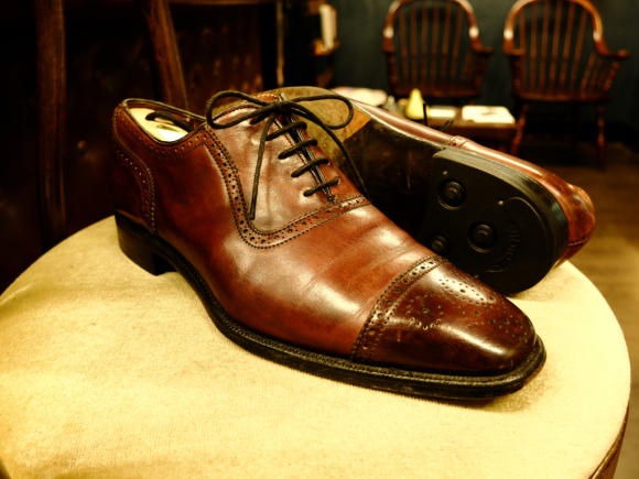 CHEANEY Vibramヒール交換と革の保湿 3
