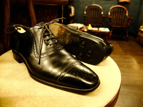 CHEANEY Vibramヒール交換と革の保湿 4