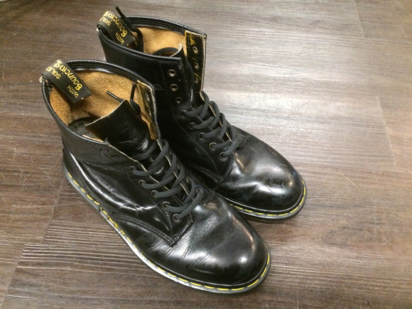 Dr. Martens ブーツをブラックへカラーリング 2