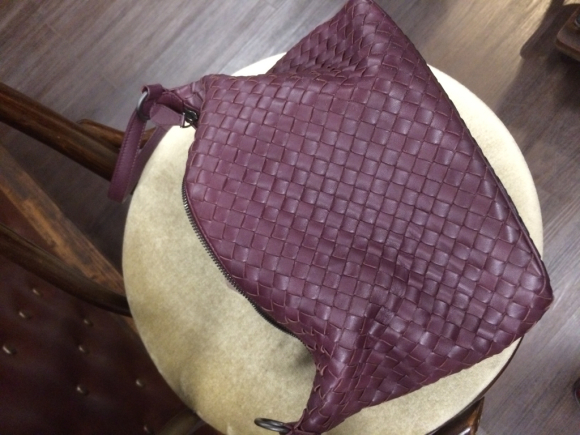 Bottega Veneta ショルダーバッグを黒にカラーリング 1