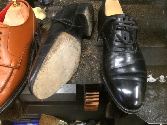 John Lobb つま先の革当て補修 2