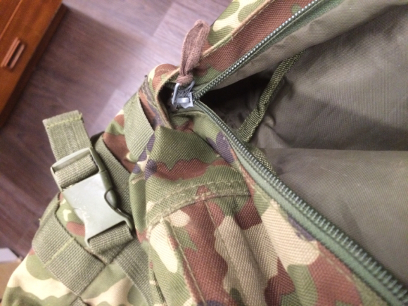 自衛隊用バッグのファスナースライダー修理 3