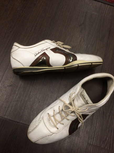 Salvatore Ferragamo スニーカーのかかと補修 1