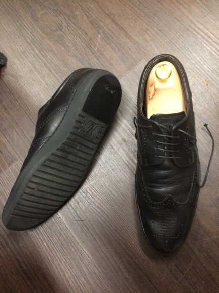 LOUIS VUITTON レザースニーカーのかかと補修 2