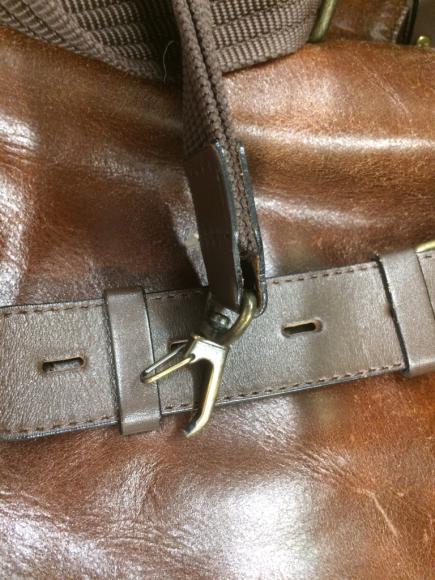 ビジネスバッグのナスカン金具交換 1