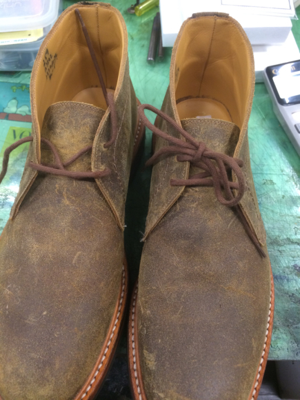 Tricker's( トリッカーズ) チャッカーブーツ ハトメ取付け 1