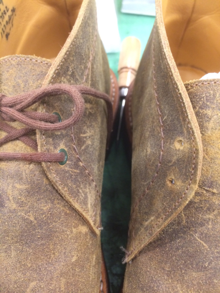 Tricker's( トリッカーズ) チャッカーブーツ ハトメ取付け 3