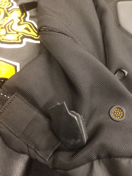 TUMI トゥミ ショルダーハーネス付け根修理 2