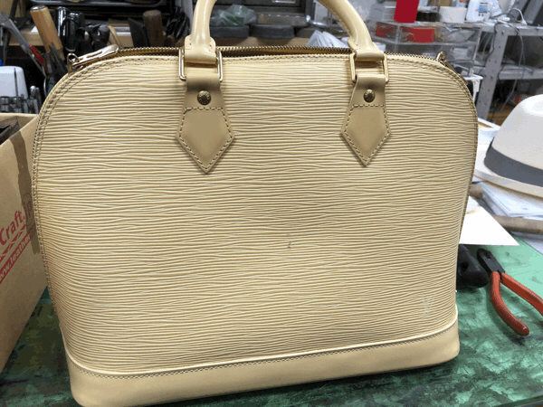 ルイ・ヴィトン（LOUIS VUITTON) 傷補修 1