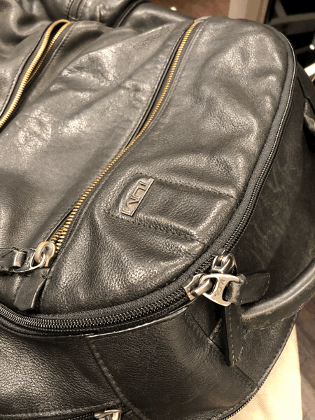 TUMI トゥミ レザーリュック ファスナー交換 修理 2