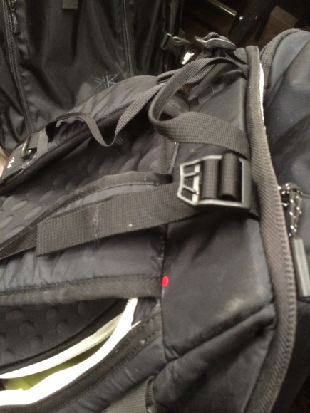 THE NORTH FACE バッグのショルダー補強 2