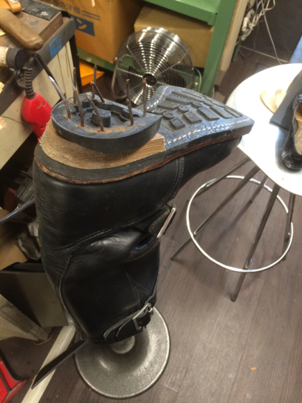 RED WING エンジニアブーツのヒール交換 1