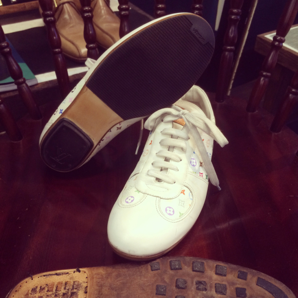 ルイ・ヴィトン（LOUIS VUITTON）のレザースニーカー_b0310556_18585417.jpg