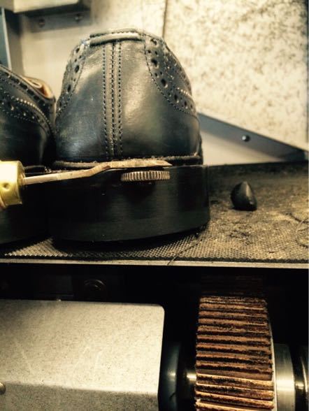 Tricker’s カントリーシューズのソール・コバ修理 9