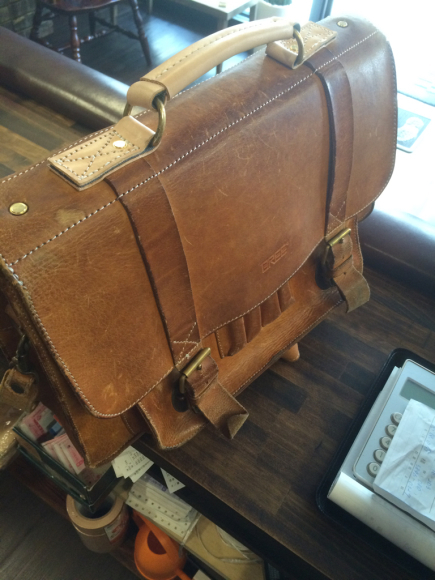 BREE ヌメ革バッグの持ち手修理_b0310556_22550878.jpg